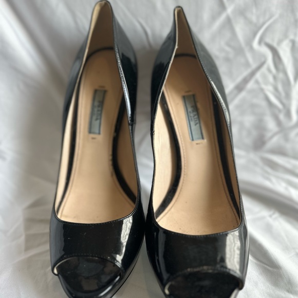 Used Prada heels - Picture 4 of 4